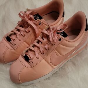 Nike Valentine's Day Edition Pink Cortez